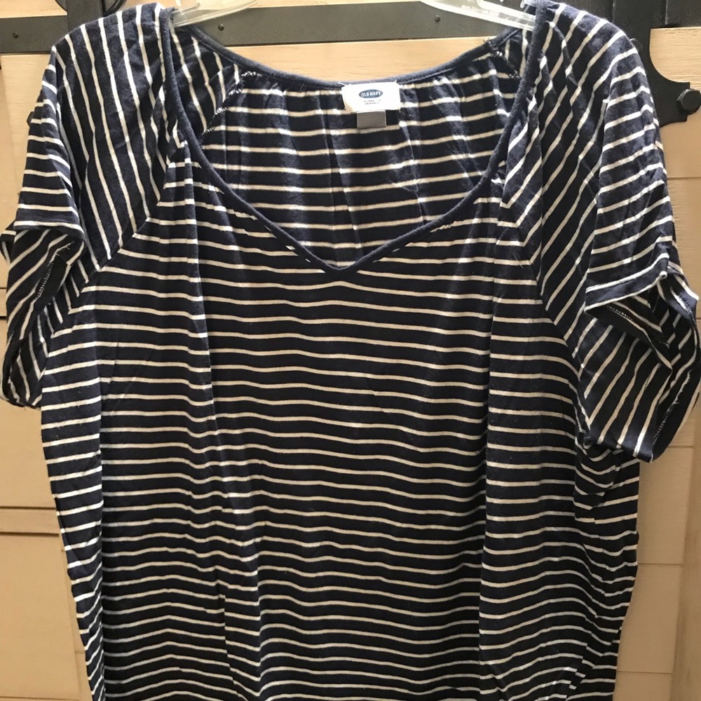 Old navy T-shirt